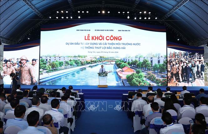 Party General Secretary and State President To Lam attends the groundbreaking ceremony for a project to upgrade the Bac Hung Hai irrigation system. VNA Photo: Thống Nhất