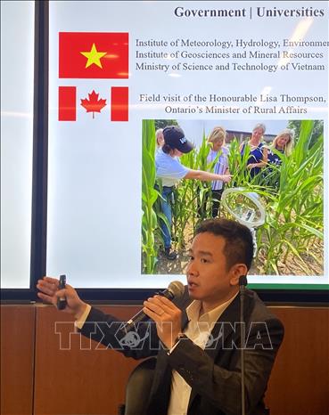 PGS Đặng Đức Huy phát biểu giới về những nghiên cứu của nhóm ông và khả năng ứng dụng ở Việt Nam. Ảnh: Hà Linh - PV TTXVN tại Canada