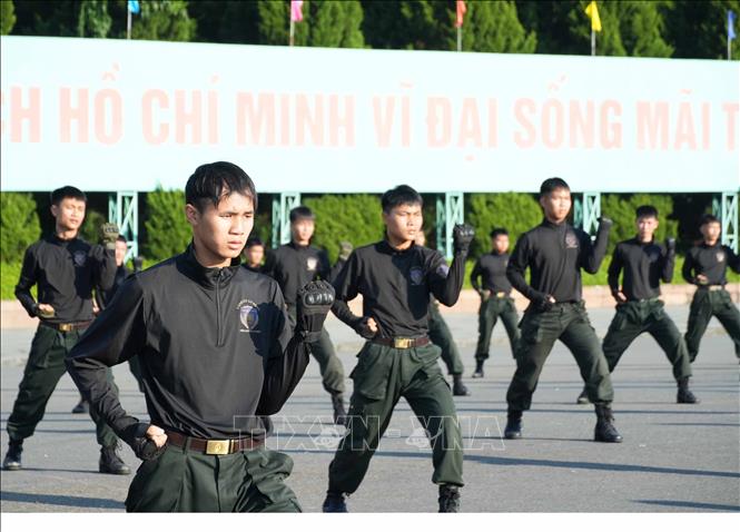 Cảnh sát cơ động tỉnh Lai Châu biểu diễn các bài quyền tại lễ phát động. Ảnh: Nguyễn Oanh - TTXVN