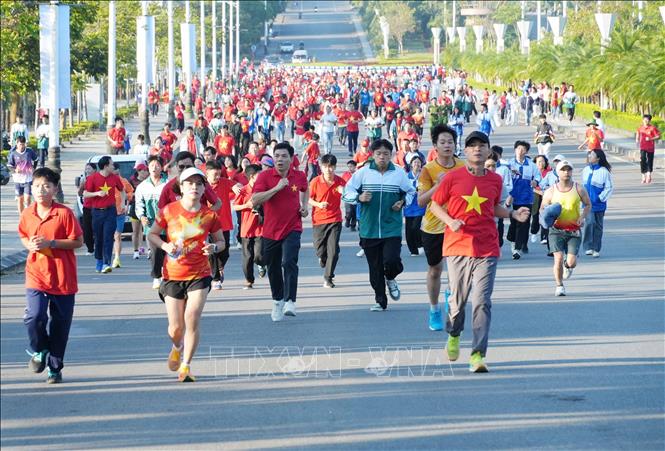 Người dân tham gia chạy đồng hành hưởng ứng phong trào “Mỗi người dân lựa chọn ít nhất một môn thể thao phù hợp để tập luyện thường xuyên” năm 2026 tại Lai Châu. Ảnh: Nguyễn Oanh - TTXVN