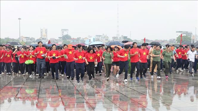 Hoạt động thu hút sự tham gia của hàng trăm người. Ảnh: Đức Phương - TTXVN