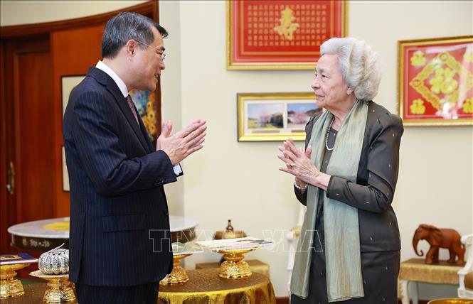 Thủ tướng Lê Minh Hưng thăm Hoàng thái hậu Campuchia Norodom Monineath Sihanouk. Ảnh: Dương Giang – TTXVN 
