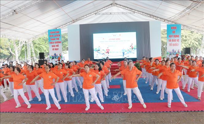 Nearly 6,000 people in the Mekong Delta city of Can Tho take part in the campaign launch. VNA Photo