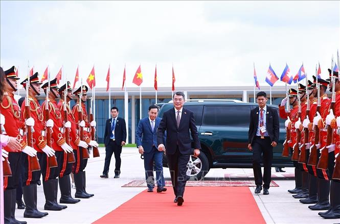 Thủ tướng Lê Minh Hưng rời thủ đô Phnom Penh về nước, kết thúc tốt đẹp chuyến thăm chính thức Vương quốc Campuchia. Ảnh: Dương Giang – TTXVN