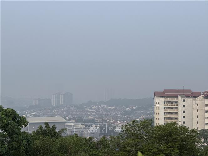 Một góc thành phố Kuala Lumpur chìm trong khói mù. Ảnh: Thanh Bình - PV TTXVN tại Malaysia
