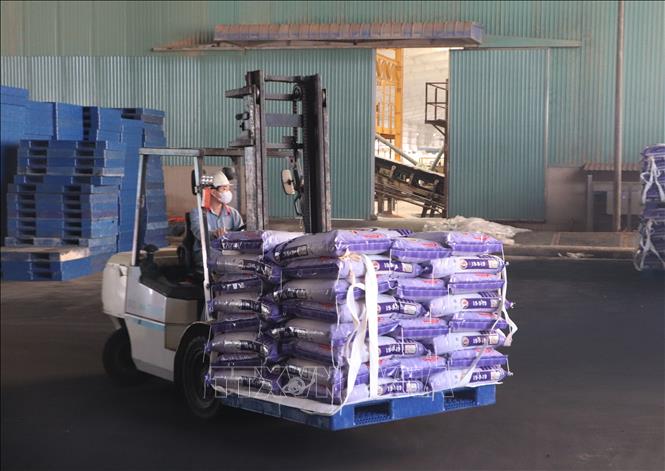 Doanh nghiệp đầu tư nhà máy sản xuất phân bón tại Cụm khí điện đạm Cà Mau. Ảnh: Tuấn Phi - TTXVN