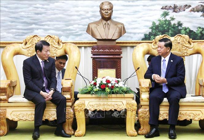 Thượng tướng Vanthong Kongmani, Bộ trưởng Bộ Công an Lào và Đại tướng Lương Tam Quang, Bộ trưởng Bộ Công an Việt Nam. Ảnh: TTXVN phát