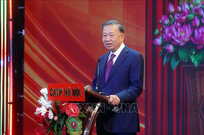 Tổng Bí thư, Chủ tịch nước Tô Lâm phát biểu chúc mừng Câu lạc bộ bóng đá Công an Hà Nội. Ảnh: Phạm Kiên - TTXVN