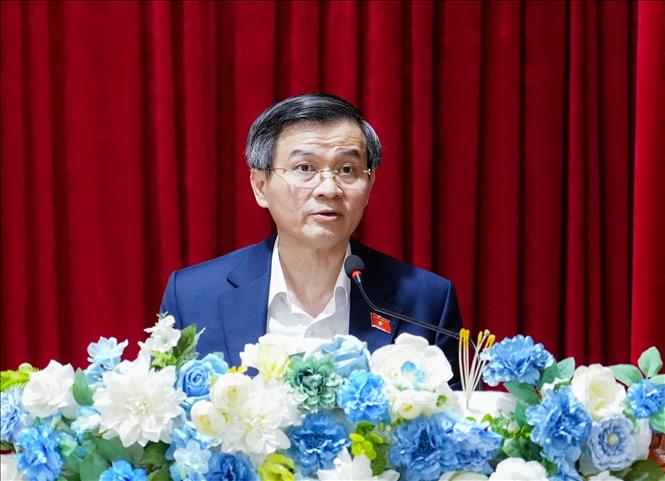 Giám đốc Học viện Chính trị Quốc gia Hồ Chí Minh Đoàn Minh Huấn trả lời các kiến nghị của cử tri phường Vinh Hưng. Ảnh: Trịnh Duy Hưng - TTXVN