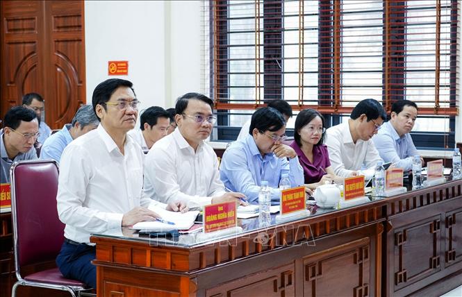Lãnh đạo tỉnh Nghệ An tham dự hội nghị tiếp xúc cử tri tại phường Vinh Hưng. Ảnh: Trịnh Duy Hưng - TTXVN