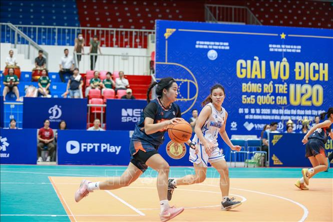 Các nữ vận động viên Lào Cai nỗ lực tấn công, tìm cơ hội ghi điểm trước đối thủ Thành phố Hồ Chí Minh 1. Ảnh: Giang Phương - TTXVN