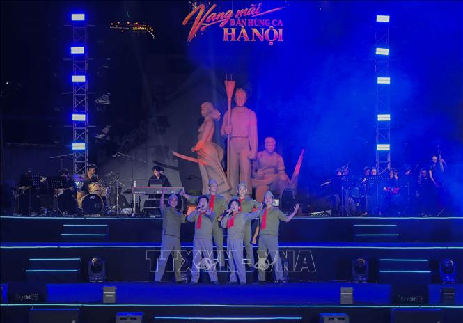Những giai điệu hào hùng tái hiện tinh thần chiến đấu kiên cường của quân và dân Hà Nội trong những năm tháng kháng chiến bảo vệ Thủ đô. Ảnh: Phan Phương – TTXVN