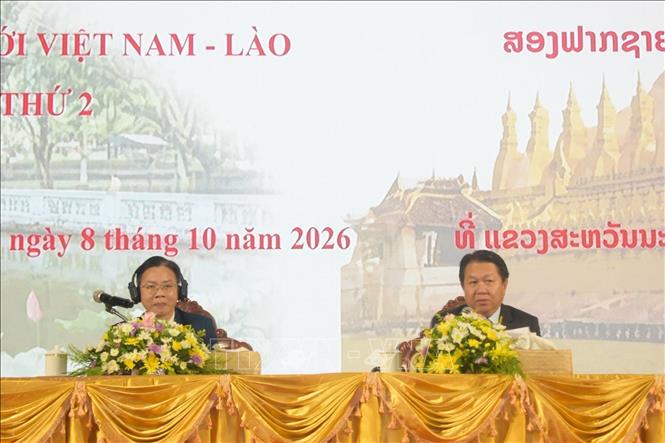 Thứ trưởng Bộ Ngoại giao Việt Nam Ngô Lê Văn và Thứ trưởng Bộ Ngoại giao Lào Anouparb Vongnorkeo đồng chủ trì Hội nghị. Ảnh: TTXVN phát