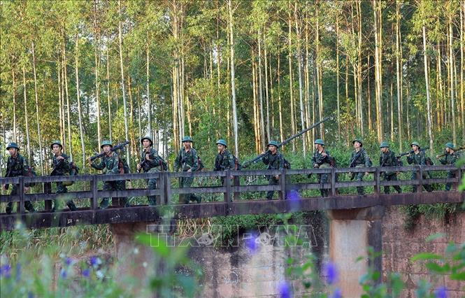 Cán bộ, chiến sĩ Sư đoàn 346 - Đoàn Lam Sơn thực hiện chuyến hành quân dã ngoại theo kế hoạch thường niên của đơn vị. Ảnh: Tuấn Anh - TTXVN