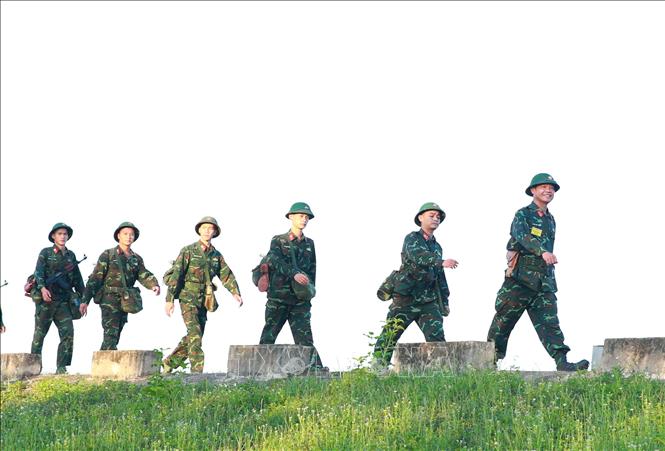 Cán bộ, chiến sĩ Sư đoàn 346 - Đoàn Lam Sơn thực hiện chuyến hành quân dã ngoại theo kế hoạch thường niên của đơn vị. Ảnh: Trọng Đức - TTXVN