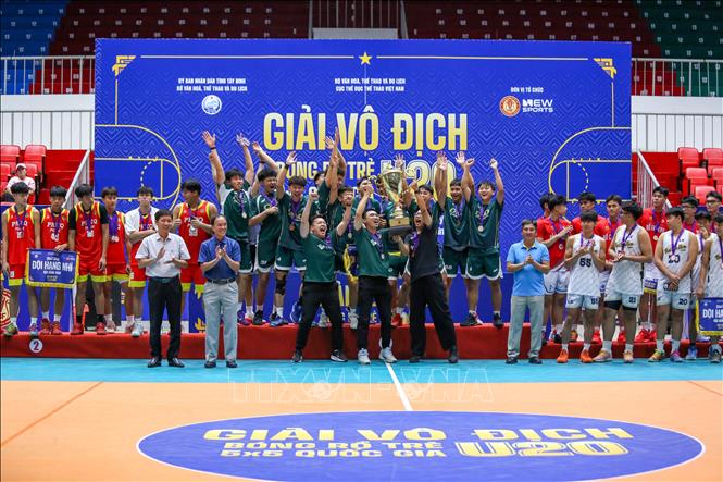 Đội nam Công an Nhân dân chính thức đăng quang ngôi vô địch Giải Vô địch Bóng rổ trẻ 5x5 U20 Quốc gia năm 2026 sau chiến thắng trước Phòng không - Không quân Peak trong trận chung kết. Ảnh: Giang Phương - TTXVN