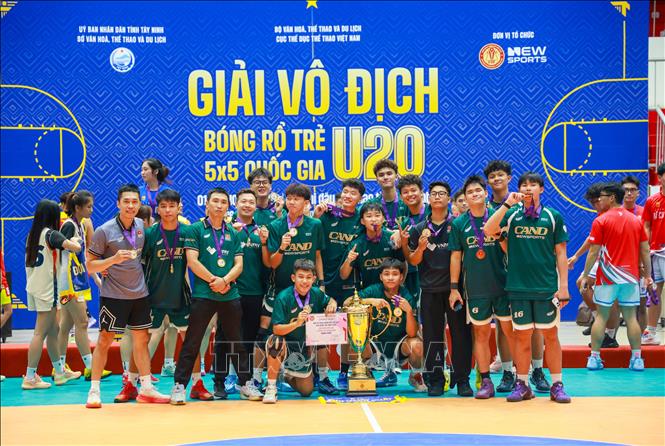 Đội nam Công an Nhân dân ăn mừng chức vô địch Giải Vô địch Bóng rổ trẻ 5x5 U20 Quốc gia năm 2026 tại Tây Ninh. Ảnh: Giang Phương - TTXVN