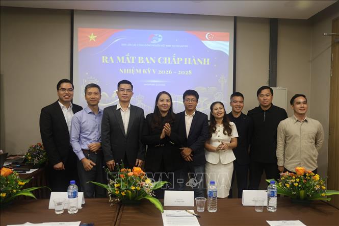 Ban Chấp hành Ban liên lạc Cộng đồng người Việt Nam tại Singapore nhiệm kỳ 2026 - 2028. Ảnh: Việt Dũng - P/v TTXVN tại Singapore