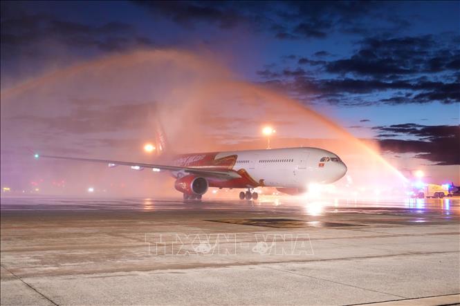 Máy bay Airbus A330 của Hãng hàng không Vietjet Air lăn bánh trên Sân bay Václav Havel, Thủ đô Praha, Cộng hòa Séc. Ảnh: Trần Hòa – PV TTXVN tại Cộng hòa Séc