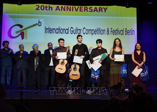 Các thí sinh đoạt giải của Cuộc thi và Liên hoan Guitar Quốc tế Berlin năm 2026. Ảnh: Thuỳ Linh-PV TTXVN tại Đức