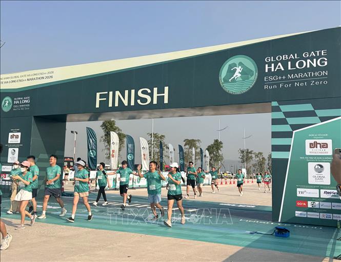 Các VĐV  tham gia giải chạy ở cự ly 3km. Ảnh: Thanh Vân- TTXVN