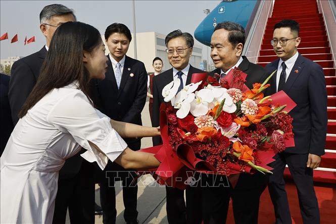 Chủ tịch Quốc hội Trần Thanh Mẫn đến Thủ đô Bắc Kinh, bắt đầu thăm chính thức Trung Quốc. Ảnh: Doãn Tấn – TTXVN