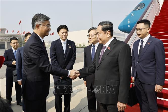 Chủ tịch Quốc hội Trần Thanh Mẫn đến Thủ đô Bắc Kinh, bắt đầu thăm chính thức Trung Quốc. Ảnh: Doãn Tấn – TTXVN