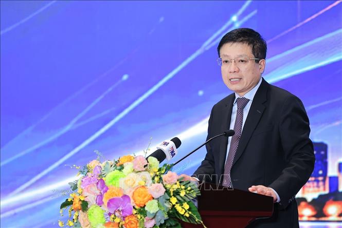 Ông Hồ Sỹ Hùng, Bí thư Đảng uỷ, Chủ tịch Liên đoàn Thương mại và Công nghiệp Việt Nam (VCCI) phát biểu khai mạc. Ảnh: Lê Đông - TTXVN