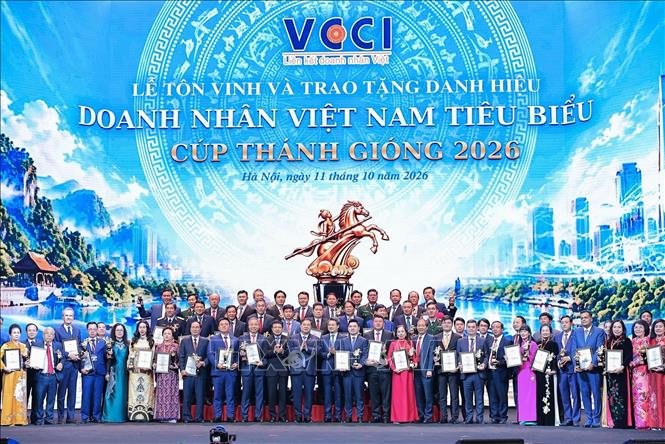 Các đại biểu chụp ảnh kỷ niệm tại buổi lễ. Ảnh: Lê Đông - TTXVN
