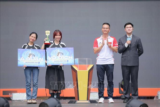 Thí sinh Nguyễn Thị Khánh Huyền đạt chức vô địch quốc gia Đấu trường chân lý. Ảnh: Hoàng Ngọc - TTXVN