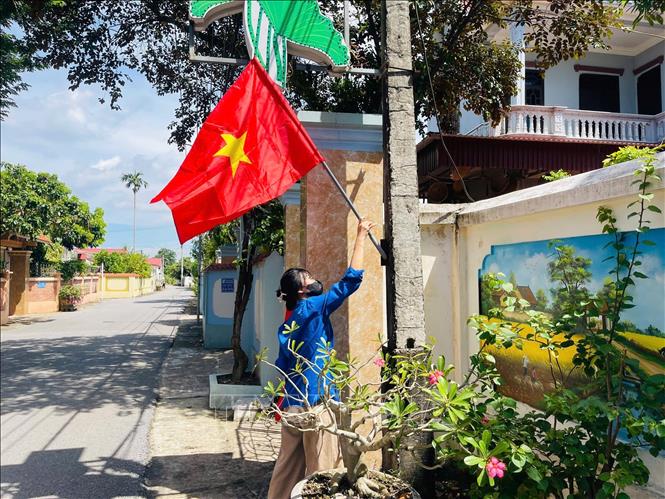 Hiện Chi đoàn xã Hoa Lộc duy trì tuyến đường cờ thanh niên dài gần 7km; tiếp tục khảo sát, vận động để phấn đấu triển khai mô hình tại cả 15/15 thôn. Ảnh Khiếu Tư - TTXVN