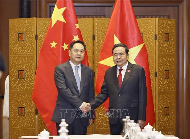 Chủ tịch Quốc hội Trần Thanh Mẫn và Chủ tịch Hội Hữu nghị đối ngoại nhân dân Trung Quốc Dương Vạn Minh. Ảnh: Doãn Tấn – TTXVN