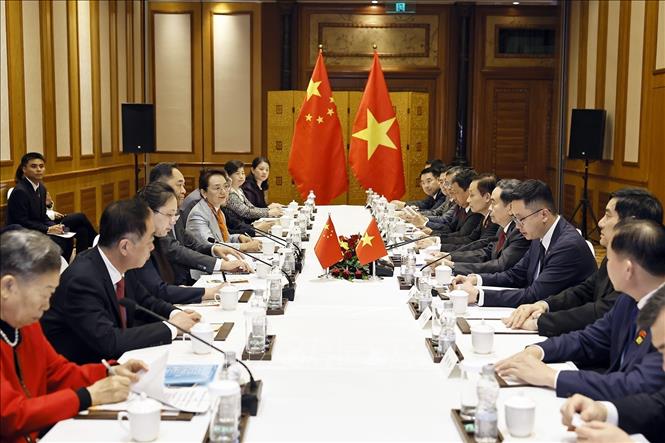 Chủ tịch Quốc hội Trần Thanh Mẫn tiếp các nhân sĩ hữu nghị Trung Quốc. Ảnh: Doãn Tấn – TTXVN