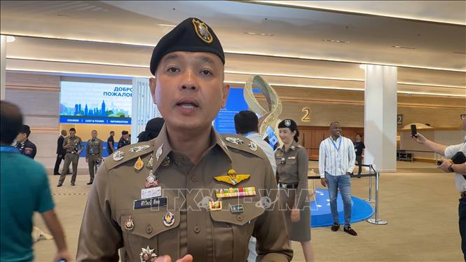 Thiếu tướng Siriwat Deephor, Phát ngôn viên Cảnh sát Hoàng gia Thái Lan, trả lời phỏng vấn TTXVN. Ảnh: Trang Nhung - PV TTXVN tại Thái Lan