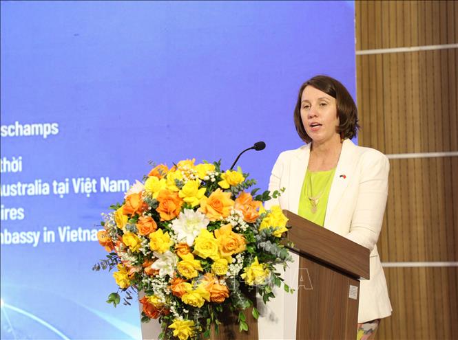 Bà Renee Deschamps, Đại biện lâm thời Đại sứ quán Australia tại Việt Nam chia sẻ cơ hội hợp tác công nghệ giữa Việt Nam và Australia. Ảnh: Thu Phương - TTXVN