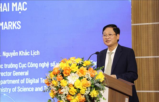 Tiến sĩ Nguyễn Khắc Lịch, Cục trưởng Cục Công nghệ số và Trí tuệ nhân tạo phát biểu tại Diễn đàn. Ảnh: Thu Phương - TTXVN