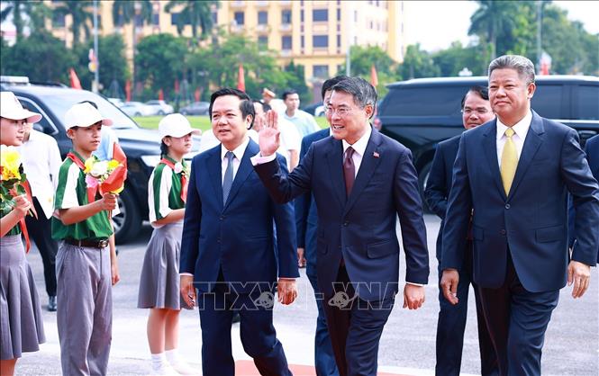 Thủ tướng Lê Minh Hưng đến dự Hội nghị công bố Quy hoạch tỉnh Hưng Yên thời kỳ 2021 - 2030, tầm nhìn đến năm 2050. Ảnh: Dương Giang – TTXVN
