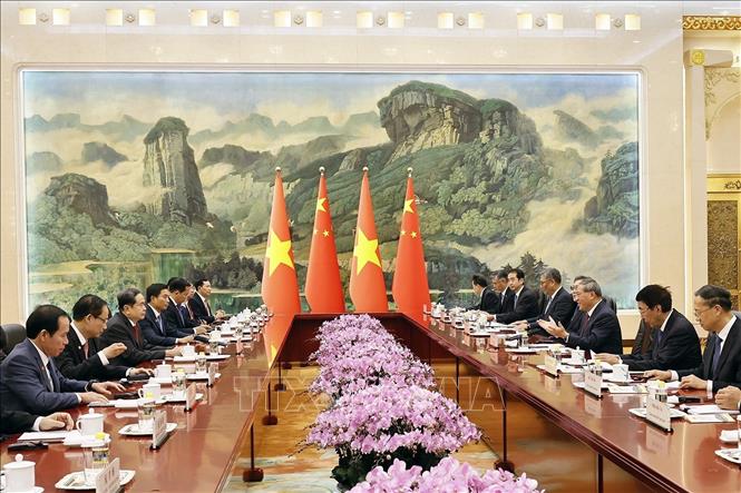 Chủ tịch Quốc hội Trần Thanh Mẫn hội kiến Thủ tướng Trung Quốc Lý Cường. Ảnh: Doãn Tấn – TTXVN