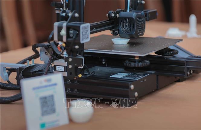 Công nghệ in 3D giúp tái tạo mô hình hũ gạo tiết kiệm của bà Trương Thị Quế, kiều bào Thái Lan, góp phần phục dựng hiện vật lịch sử, lan tỏa câu chuyện về tinh thần yêu nước và ủng hộ kháng chiến. Ảnh: Phan Phương – TTXVN