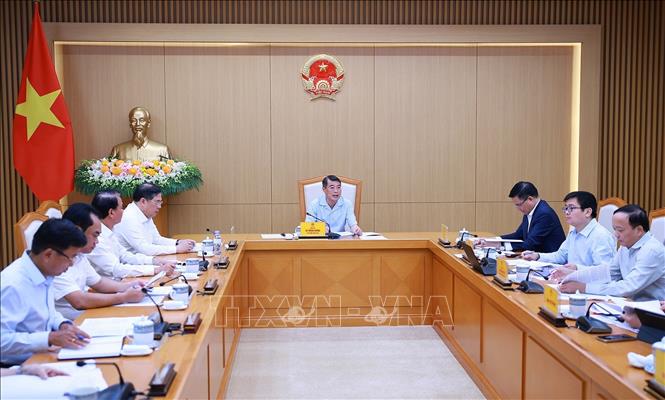Thủ tướng Lê Minh Hưng chủ trì cuộc họp với lãnh đạo Bộ Công thương và các bộ, ngành liên quan về giải pháp đảm bảo cung ứng điện giai đoạn 2026 - 2030 và định hướng Quy hoạch điện VIII. Ảnh: Dương Giang – TTXVN
