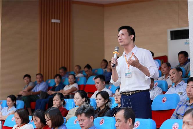 Cử tri nêu ý kiến tại Hội nghị. Ảnh: Thu Hương - TTXVN