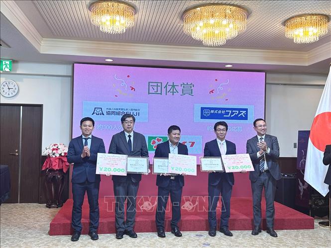 Các doanh nghiệp Nhật Bản đạt giải Tập thể có nhiều thí sinh tham dự. Ảnh: Nguyễn Tuyến - Pv TTXVN tại Nhật Bản