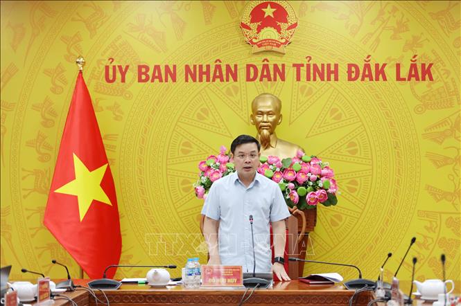 Ông Đỗ Hữu Huy, Ủy viên dự khuyết Trung ương Đảng, Phó Bí thư Tỉnh ủy, Chủ tịch UBND tỉnh Đắk Lắk cho rằng, mức tăng trưởng trên 13,6% trong quý IV là mục tiêu đầy thách thức của tỉnh. Ảnh: Hoài Thu – TTXVN