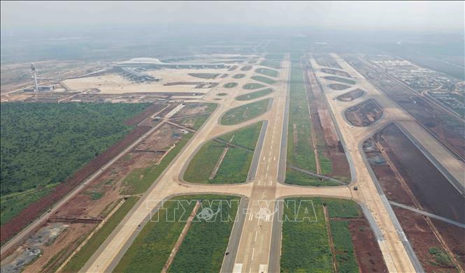 Đường cất hạ cánh thứ nhất và thứ 2 sân bay Long Thành. Ảnh: Công Phong - TTXVN