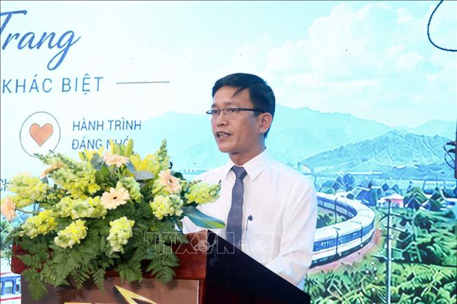 Ông Lê Văn Chiến, Phó Tổng Giám đốc Công ty cổ phần vận tải đường sắt phát biểu tại buổi ra mắt đoàn tàu chất lượng cao SNT1/SNT2 tuyến Sài Gòn - Nha Trang. Ảnh: Tiến Lực - TTXVN