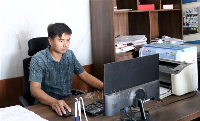 Anh Trần Thiện Nam, Giám đốc điều hành Công ty TNHH Sản xuất và Phát triển Xây dựng Đức Nam, xã Bình Giang, tỉnh Ninh Bình được Trung ương Hội Doanh nhân trẻ Việt Nam trao danh hiệu Doanh nhân trẻ khởi nghiệp xuất sắc năm 2026. Ảnh: Nguyễn Lành - TTXVN
