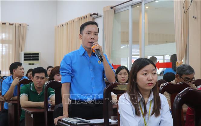 Cử tri kiến nghị các vấn đề liên quan đến nhu cầu nhà ở cho công nhân. Ảnh: Nguyễn Hằng - TTXVN 