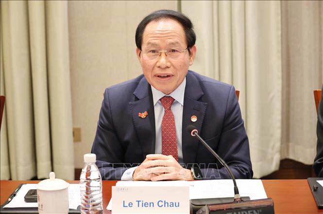 Phó Thủ tướng Chính phủ Lê Tiến Châu phát biểu tại buổi làm việc. Ảnh: Công Tuyên - PV TTXVN tại Trung Quốc
