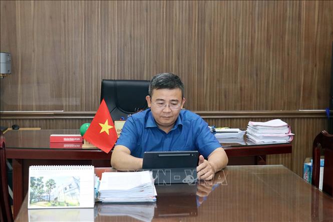 Ông Biện Ngọc Toàn, Phó Bí thư Đảng ủy, Chủ tịch UBND xã Bình Hưng, cho biết, địa phương đã và đang xây dựng đội ngũ cán bộ, đổi mới hệ thống và phương thức lãnh đạo của Đảng để phù hợp với tình hình mới. Ảnh: Tiến Lực - TTXVN
