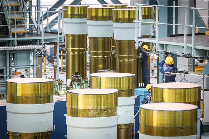 Công nhân làm việc tại một nhà máy ở tỉnh Liêu Ninh, Trung Quốc. Ảnh: THX/TTXVN phát